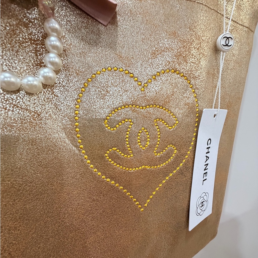 (Last one !!)Chanel  (employee exclusive)
Golden Tote Bag PLUS **Camila keychain - Picture 13 of 14